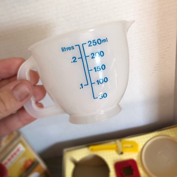 Vtg Tupperware Mini-Mix-It Children's Baking Set - Picture 5 of 16